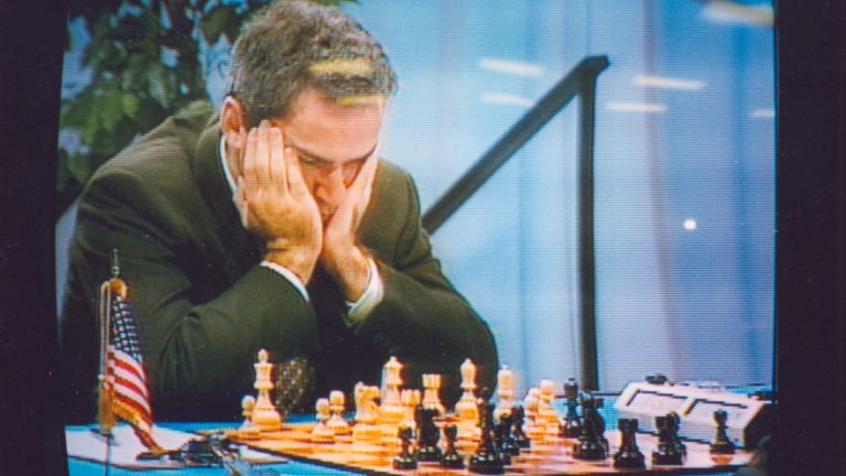 Как преди 23 години компютър за пръв път победи световен шампион по шах