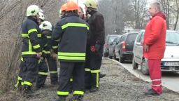Дете оцеля по чудо в кола, паднала в скат до жп линия