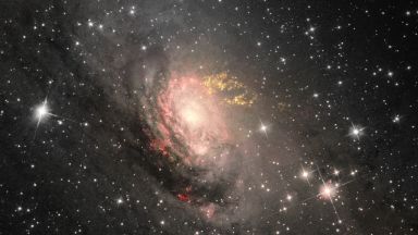 Изследователи на „Хъбъл“ откриха цял куп малки черни дупки