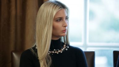 Пърформънсът "Иванка почиства с прахосмукачка" ядоса президентската дъщеря