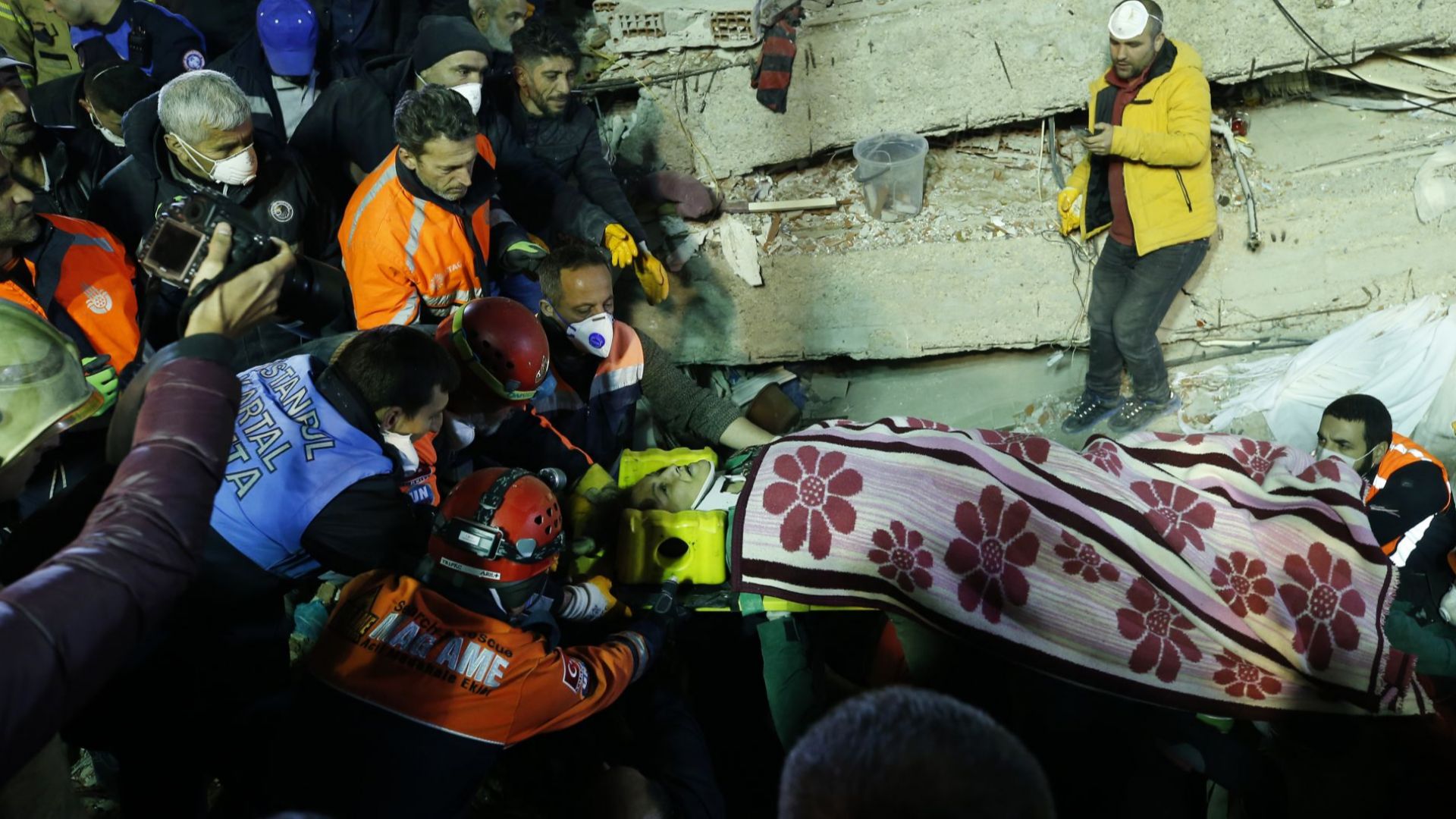 Три станаха жертвите на вчерашната трагедия в истанбулския квартал Картал