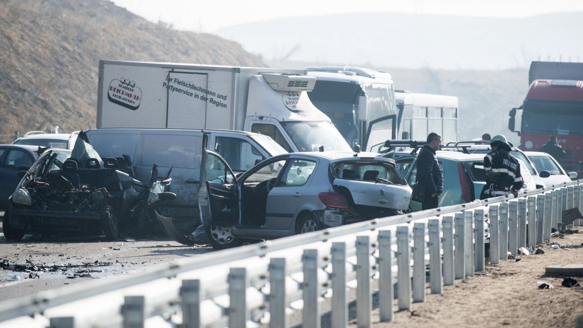 Един от ранените при верижната катастрофа на магистрала Струма която