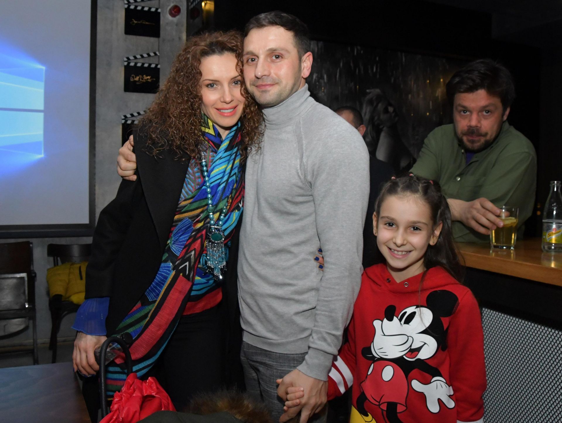 Александър Сано със семейството си