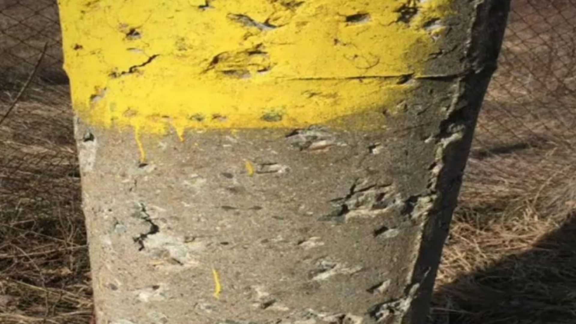 Вандали стреляха по електрически стълб и оставиха без ток жителите