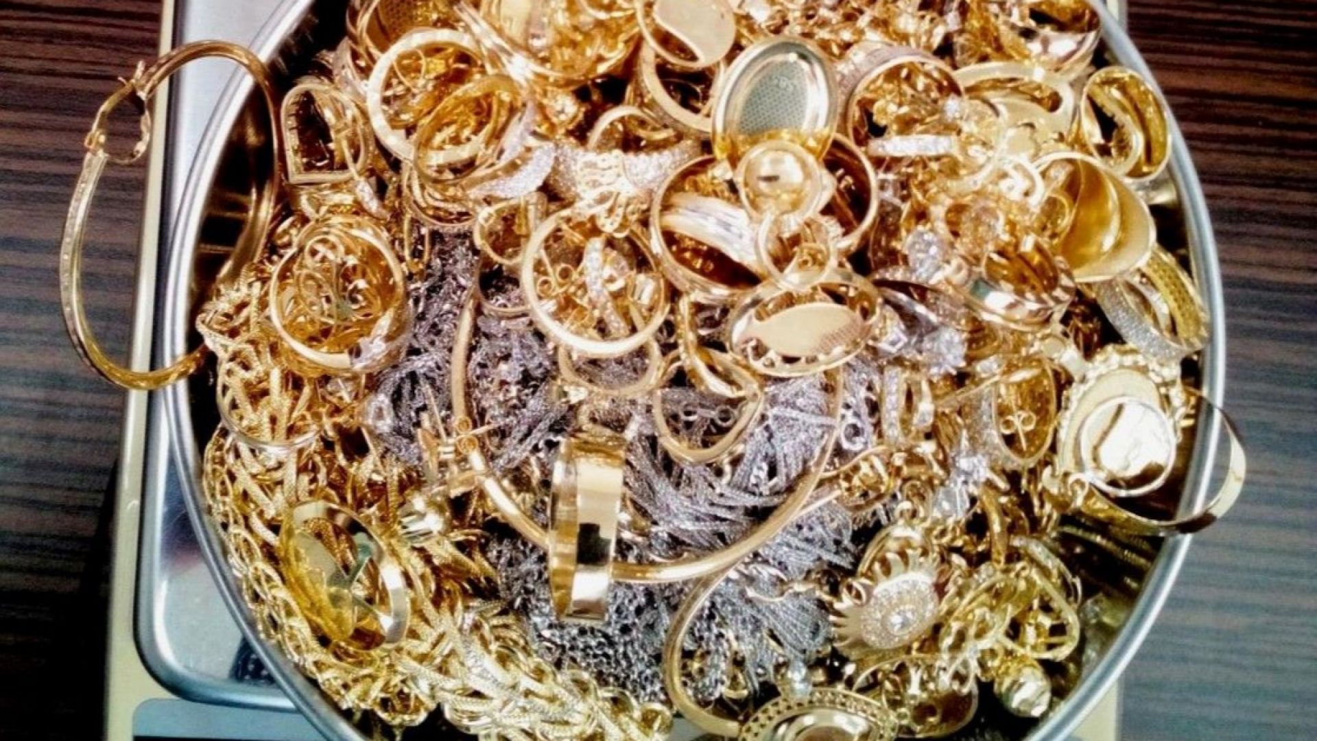  Продават на търг над 12.5 кг златни и сребърни накити, отнети в полза на държавата