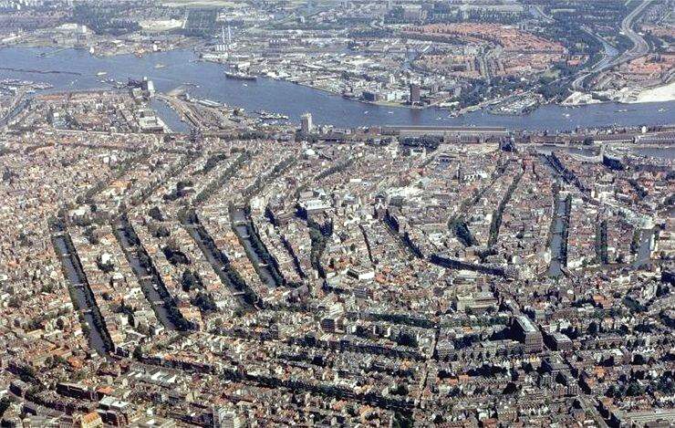 Амстердам е поредният европейски град, който опитва да затегне контрола върху пазара на жилища