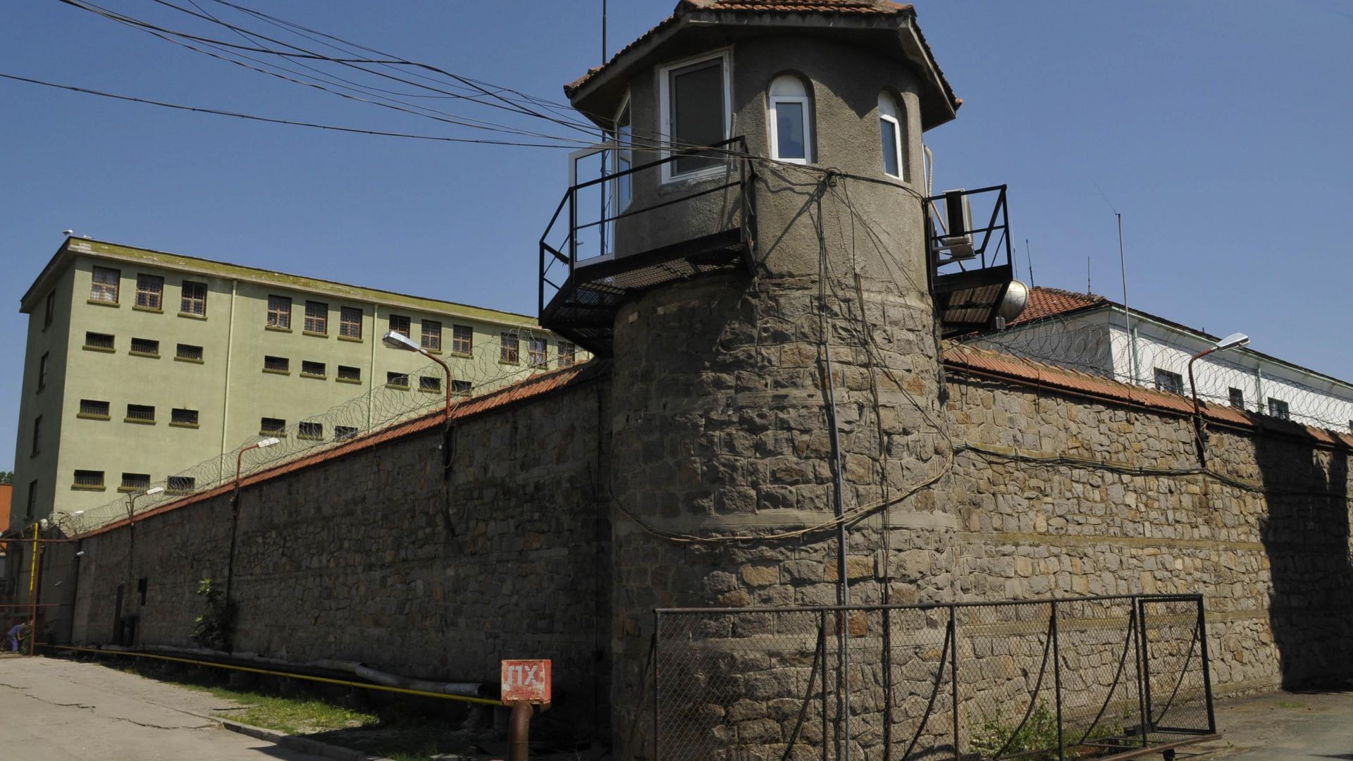 Затворник е починал след сбиване зад решетките в Бургас