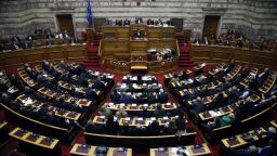 Гръцкото правителство оцеля при вот на недоверие