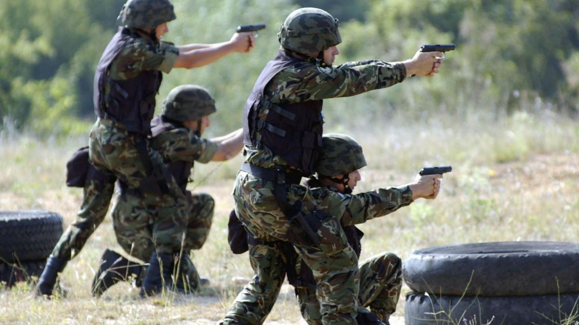 Участници от първата българска военна мисия в Камбоджа се събират