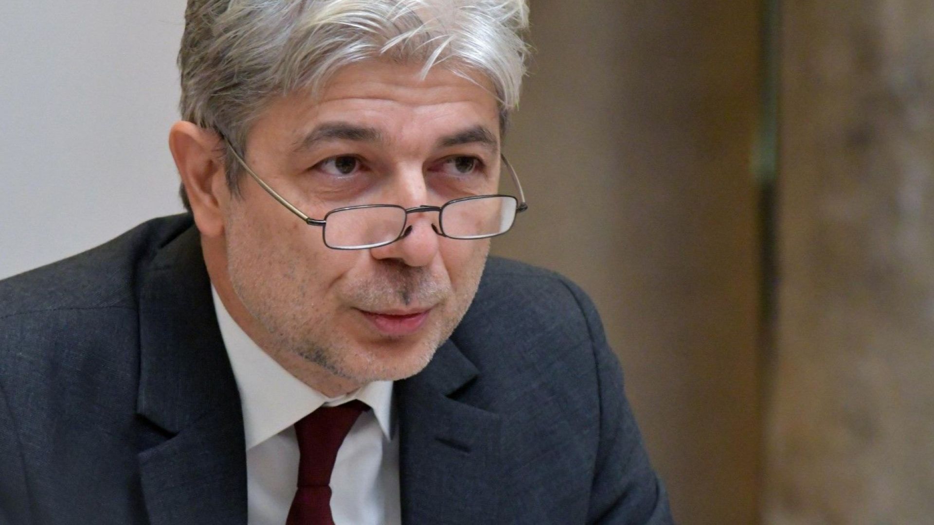 Отговорност за нарушенията направени от пътешественика Беър Грилс при заснемането