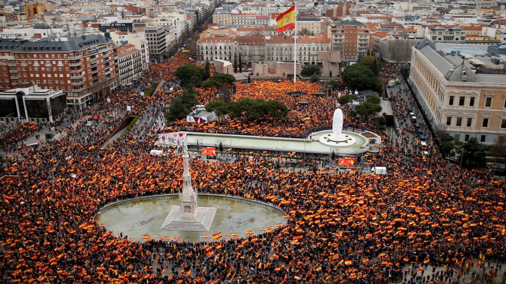 Десетки хиляди испанци излязоха на протест в Мадрид организиран от