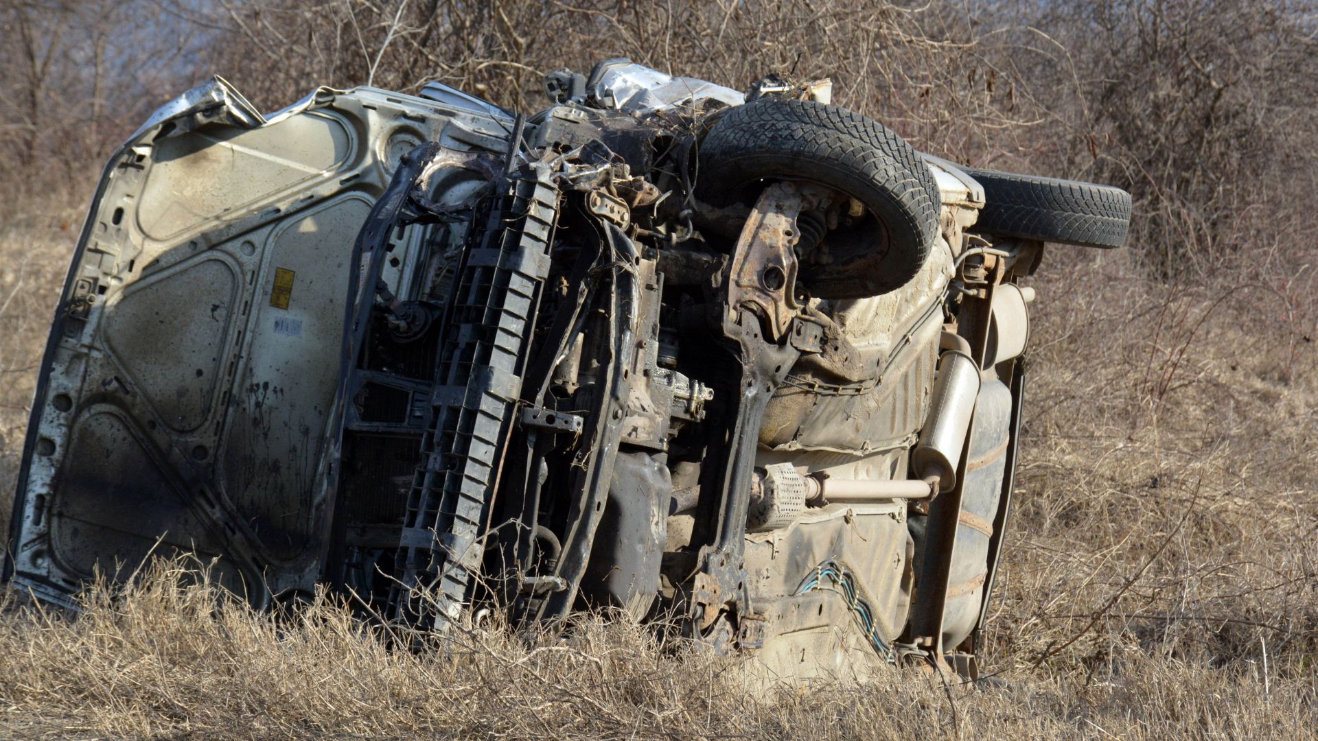 Два автомобила Опел и Фолксваген Голф се блъснаха челно
