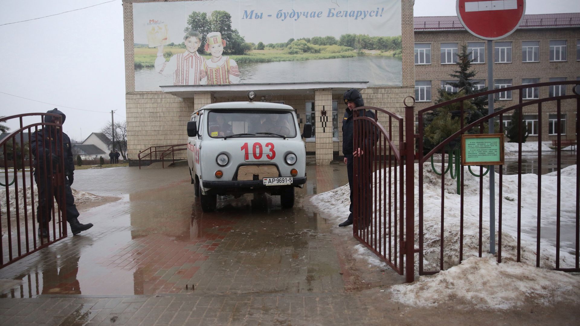Ученик уби учителка и свой връстник в училище в Беларус