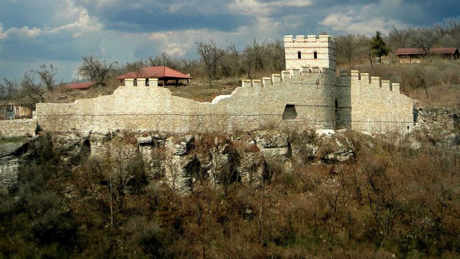 Бебе погребано в глинено гърне откриха археолозите проучващи хълма Трапезица