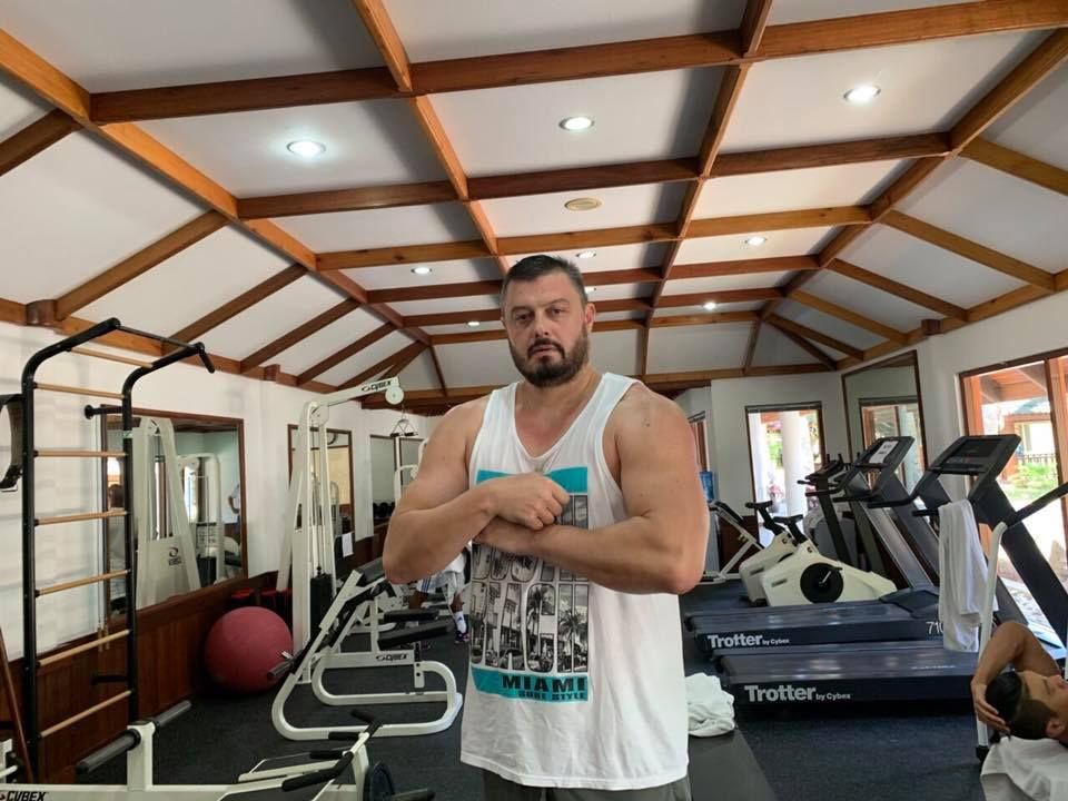 "Some guys are working out every day, but less - whole life are in the gym....That is look like completely true. PM Let the shears start now!" (този текст отново предизвика коментари за английския език на политика)