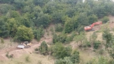 Бракониер откри стрелба по лесничей в гората край Велинград