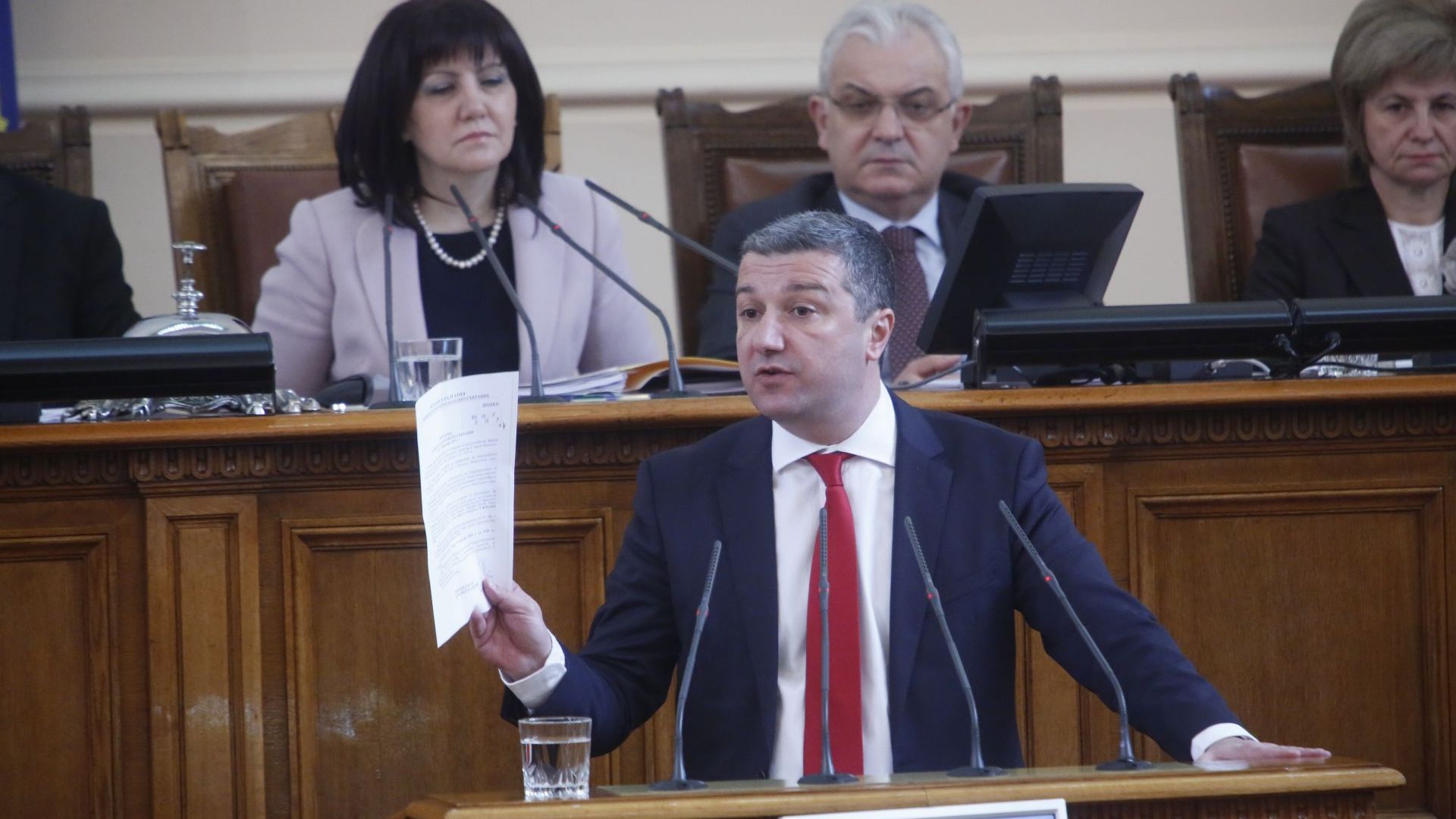 Втора седмица подред имаме дневен ред който е изключително кратък