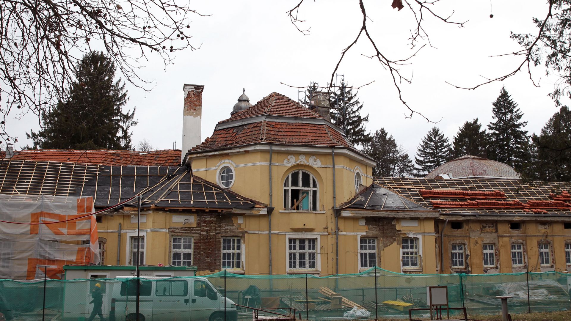 Реконструкцията на минералната баня в Банкя върви с бързи темпове