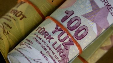 Богатите турци купуват злато и долари в рекордни количества