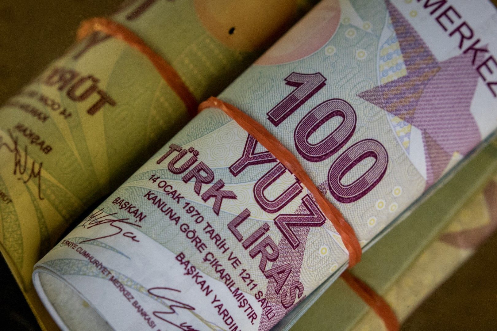 Турската лира може да преживее нов срив, смятат богатите турци