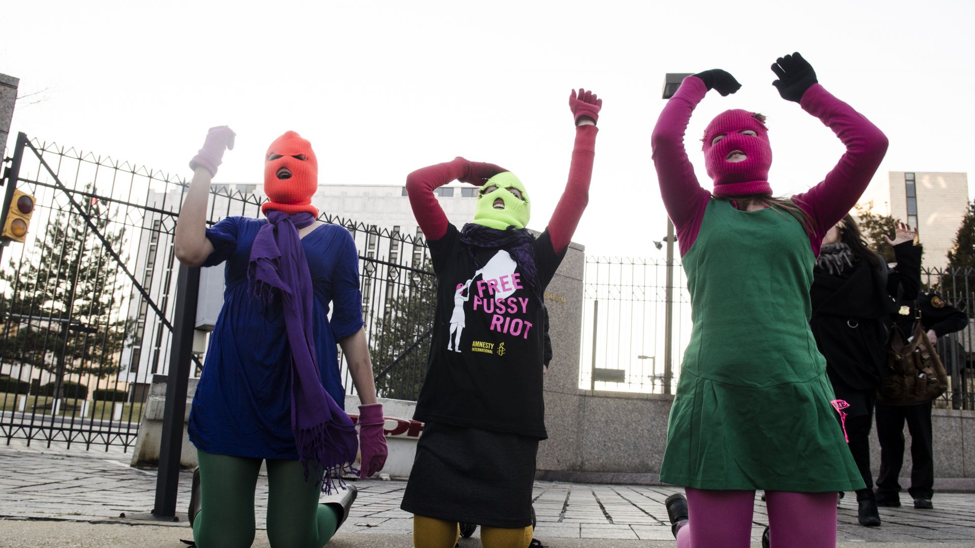 Виж още Две седмици арест за членовете на Pussy riot