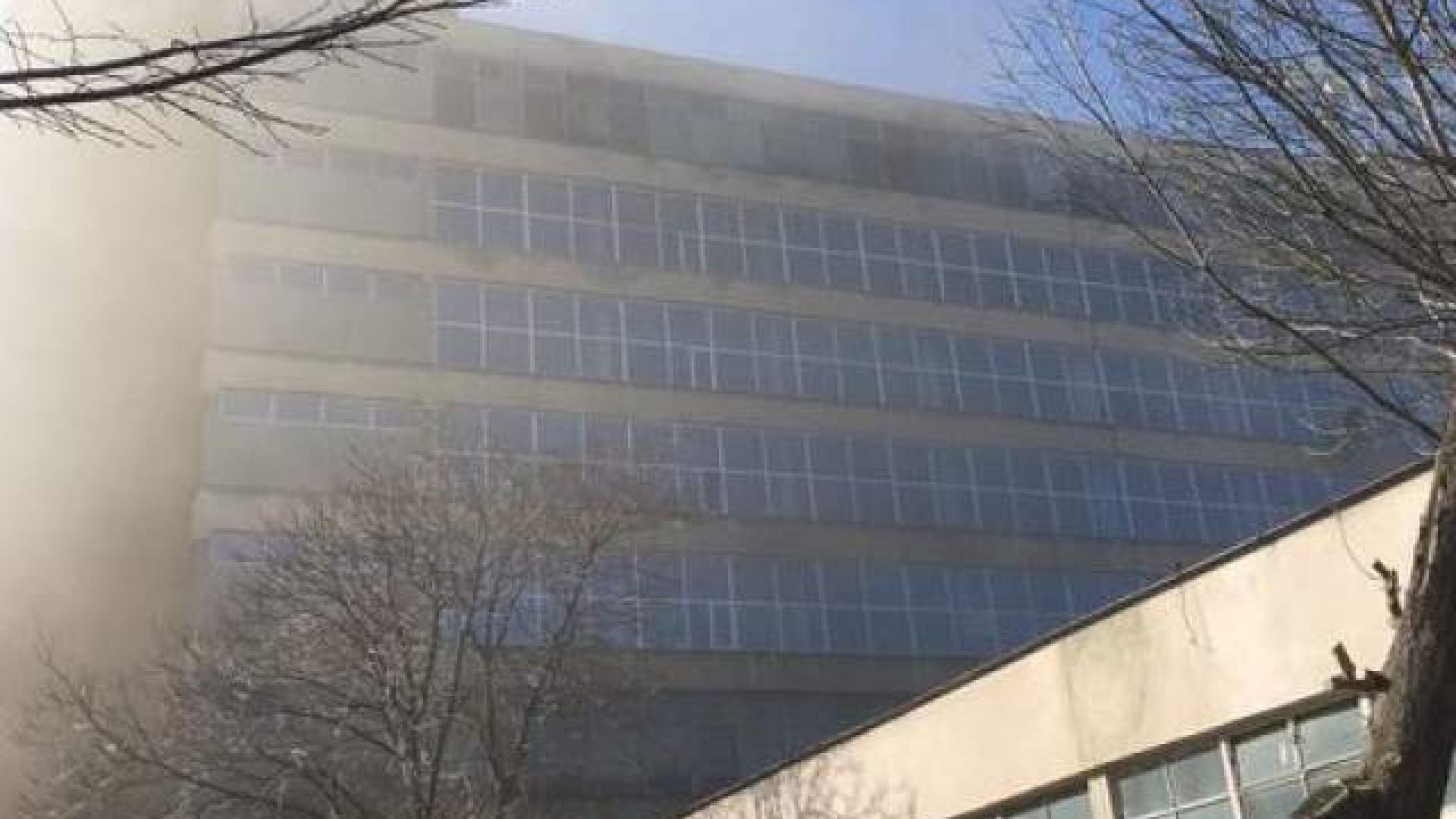 Пожар избухна в сградата на бившия завод за чанти от