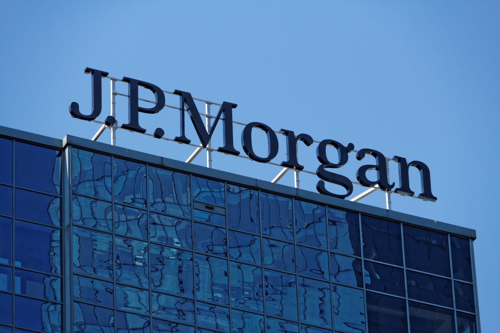 Американската банка Джей Пи Морган Чейс (JPMorgan Chase & Co.) обяви, че печалбата й през второто тримесечие е нараснала с 16 процента