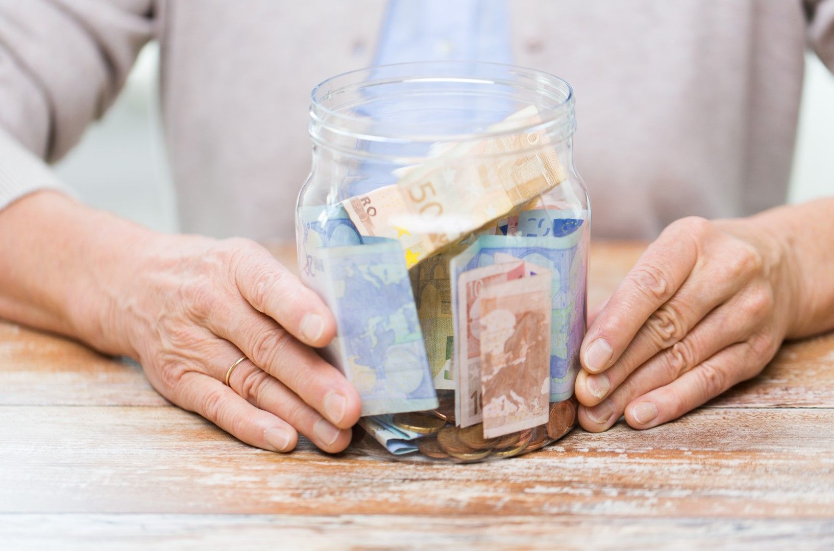 Повече от 4.6 милиона българи се осигуряват за втора пенсия