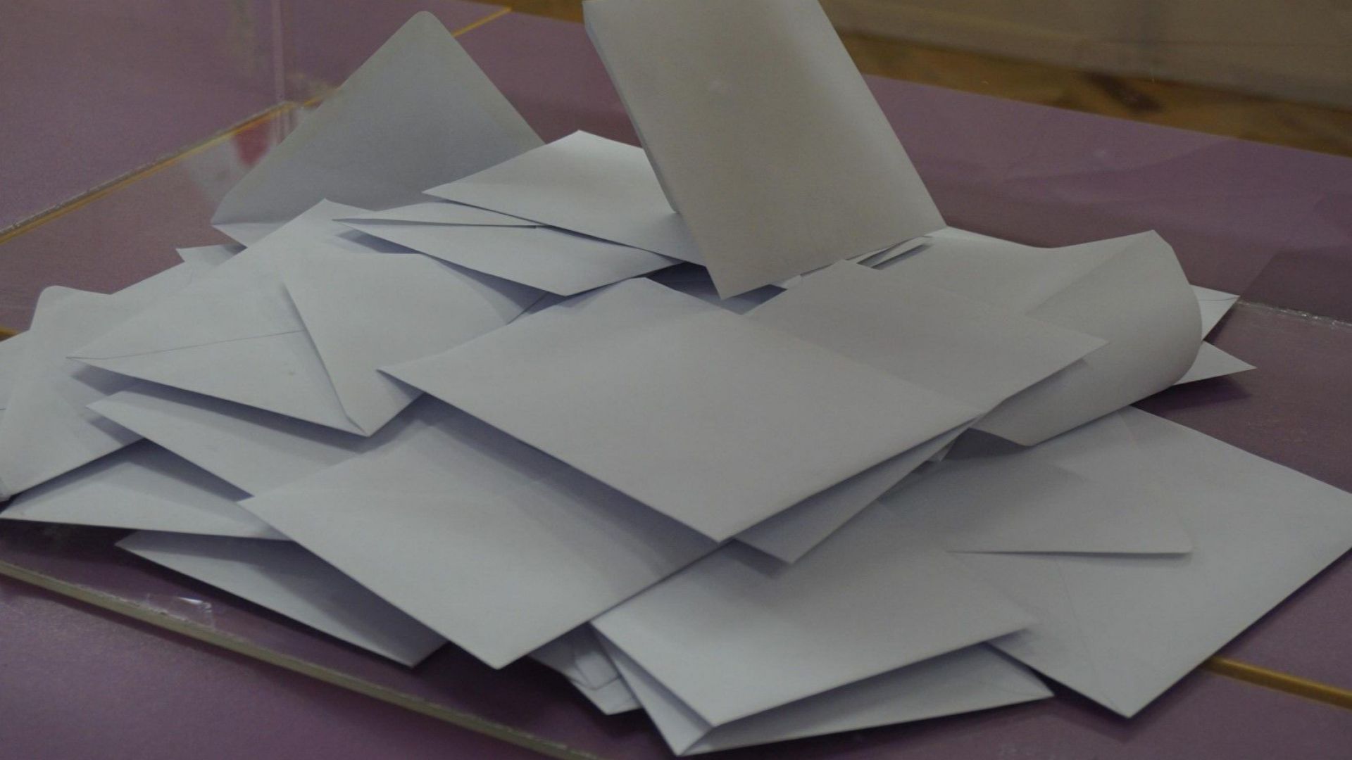 Остава забраната за оповестяване на социологически резултати в изборния ден