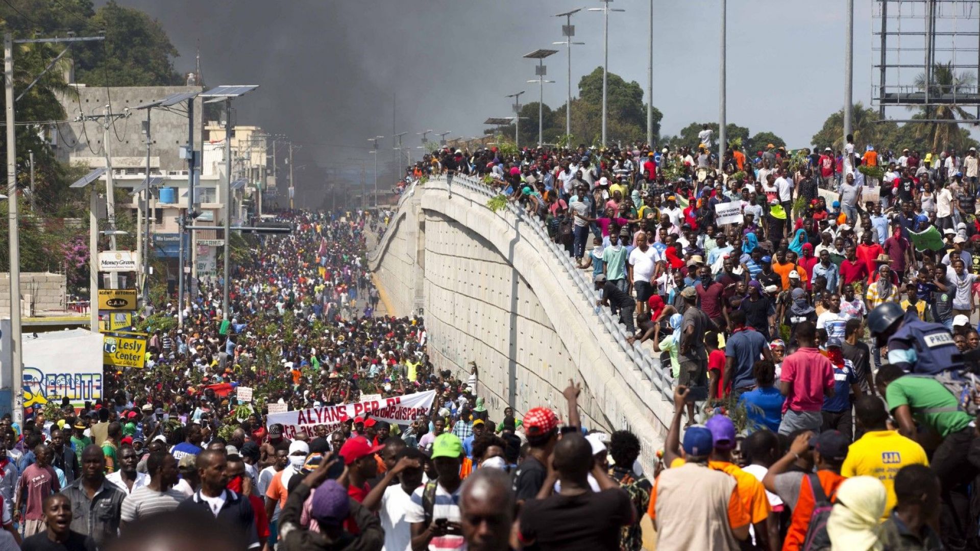 Правителството на САЩ е струпало хранителни припаси в складове по