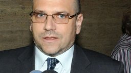 Калин Георгиев защити службите за милионите от Венецуела