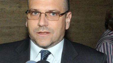 При всички положения в каналите за мигранти участват и служители