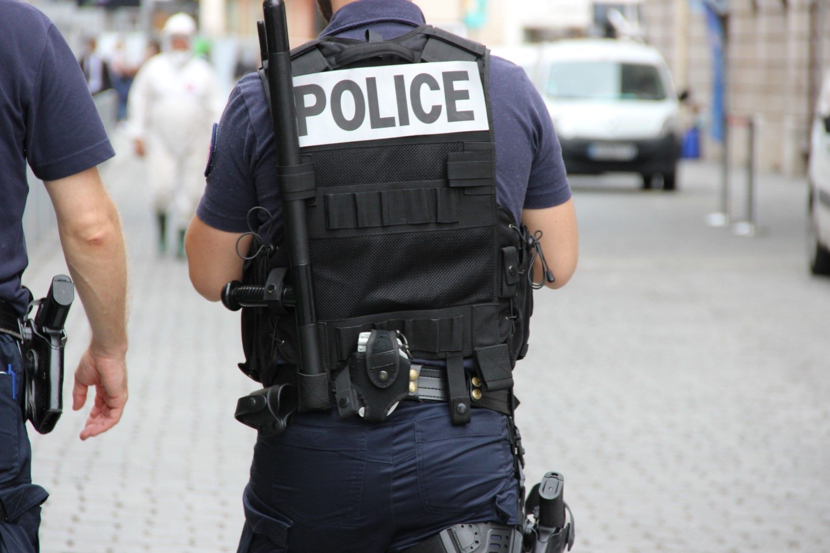 Полицията в Париж разследва атаката в метрото 