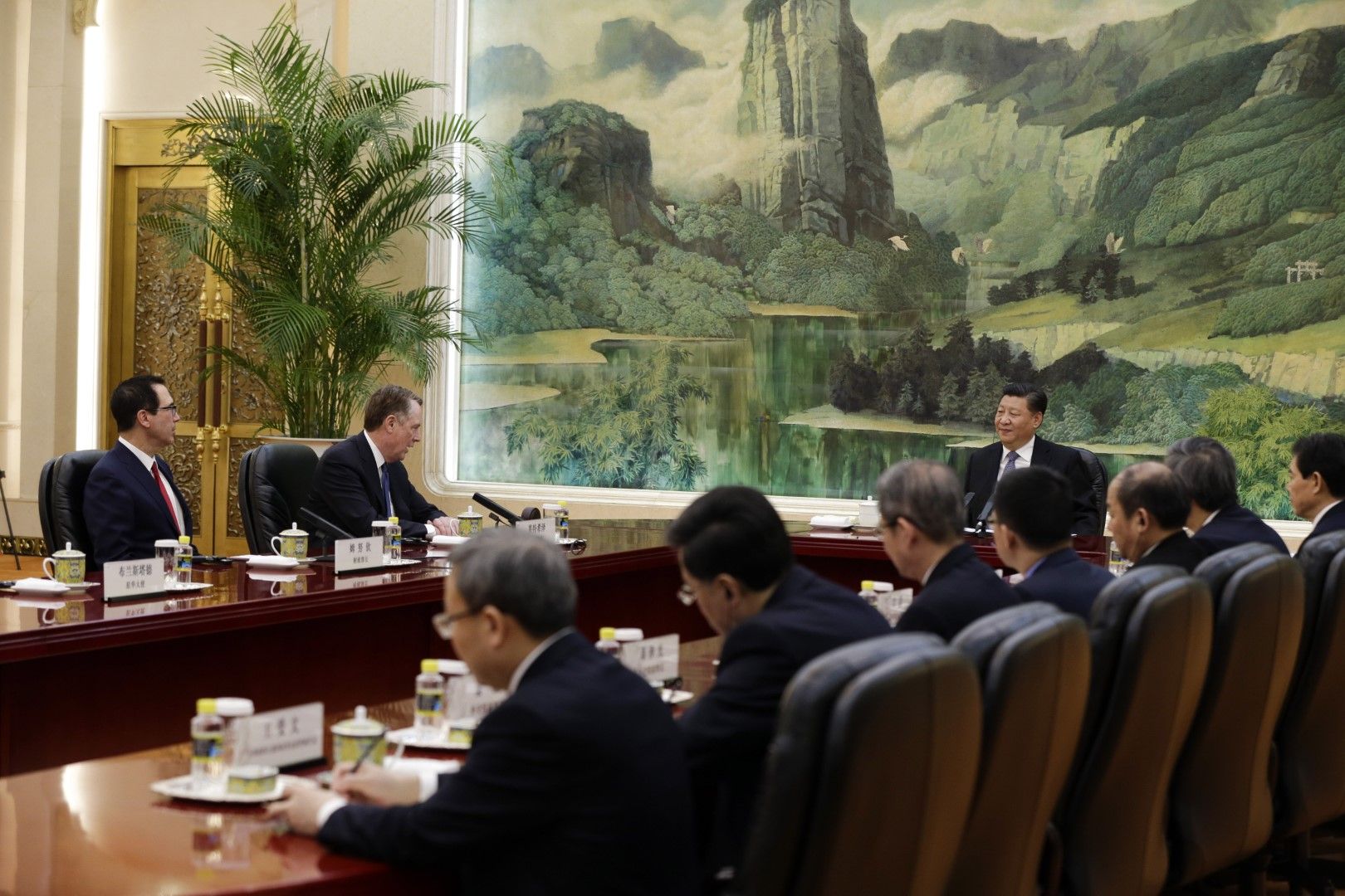 Американската делегация в пекин на среща с лидера Си Цзинпин
