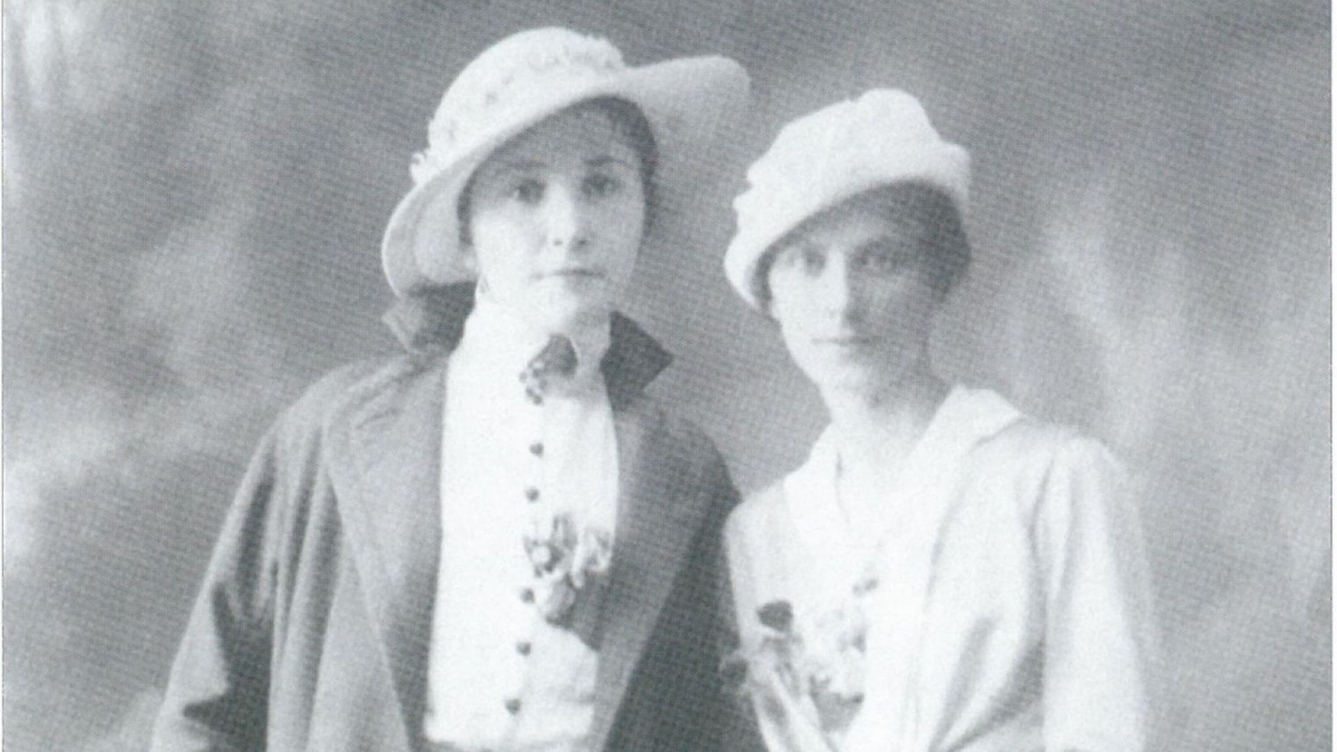 Димитрина Ковачева (вляво) с приятелката Елена Ачкова