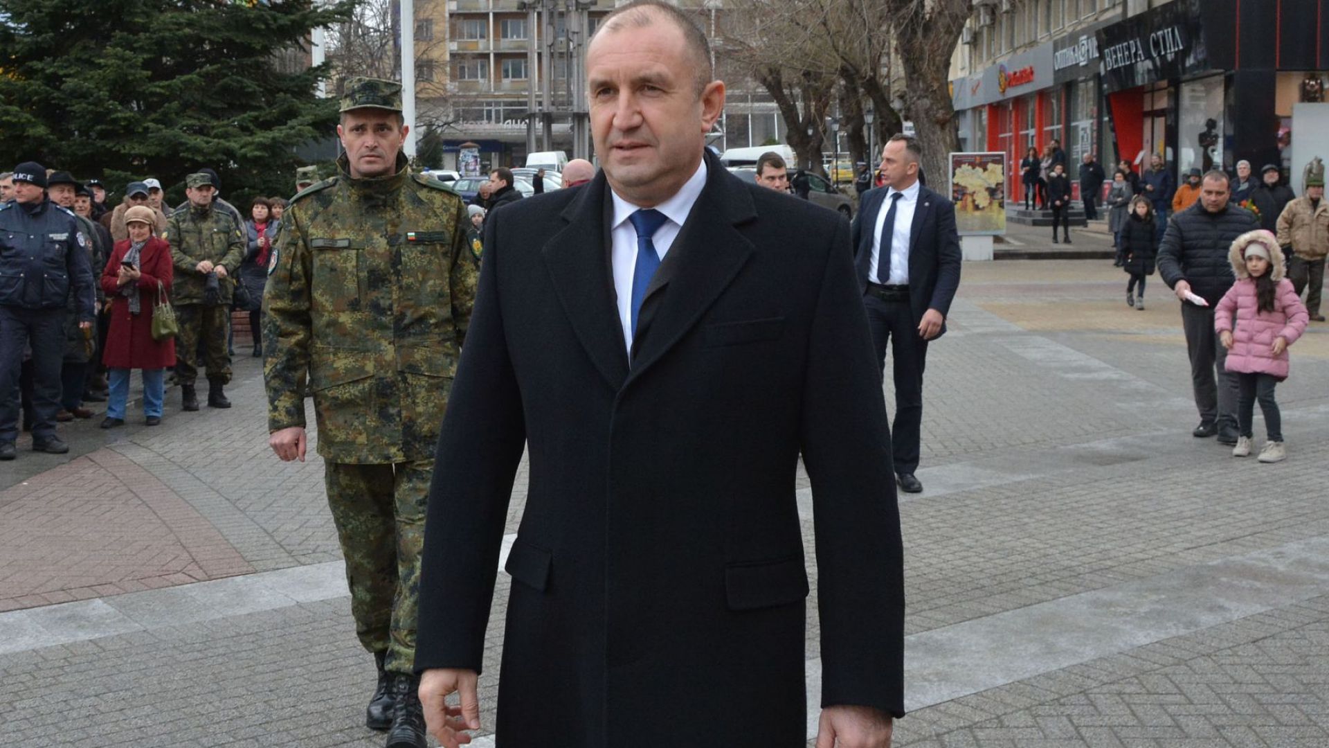 Всички ние като общество имаме отговорната задача да направим така