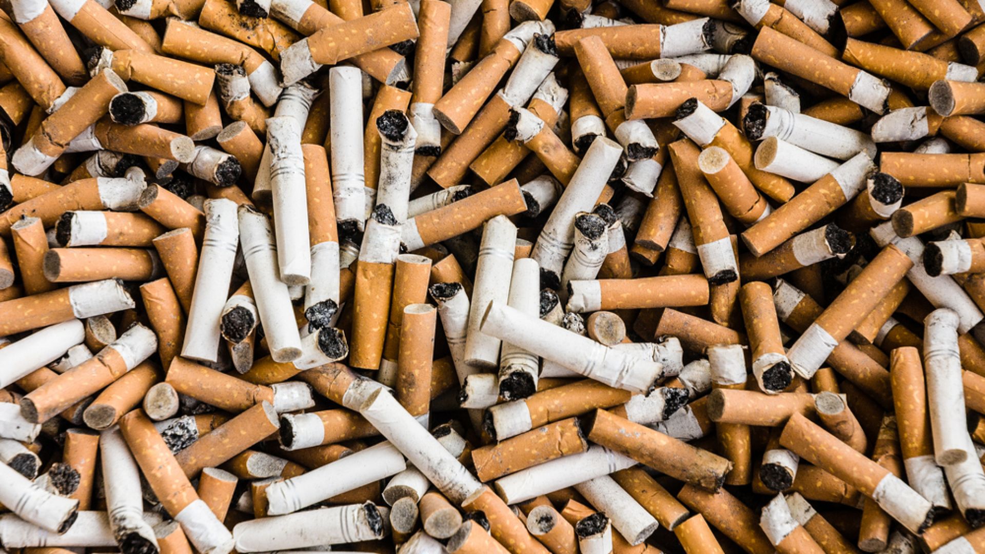 Цигарените фасове са най-големият замърсител на океаните