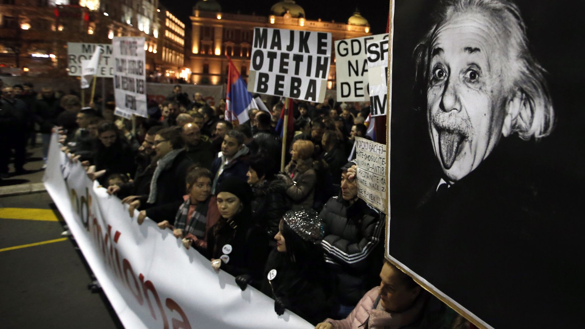 Протестите в Белград не ме интересуват заяви президентът на Сърбия