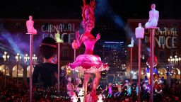 Откриването на карнавала в Ница пародира "втората реалност" на световната политика
