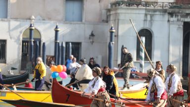 Венецианските гондолиери оцеляват с по 1200 евро помощ от държавата