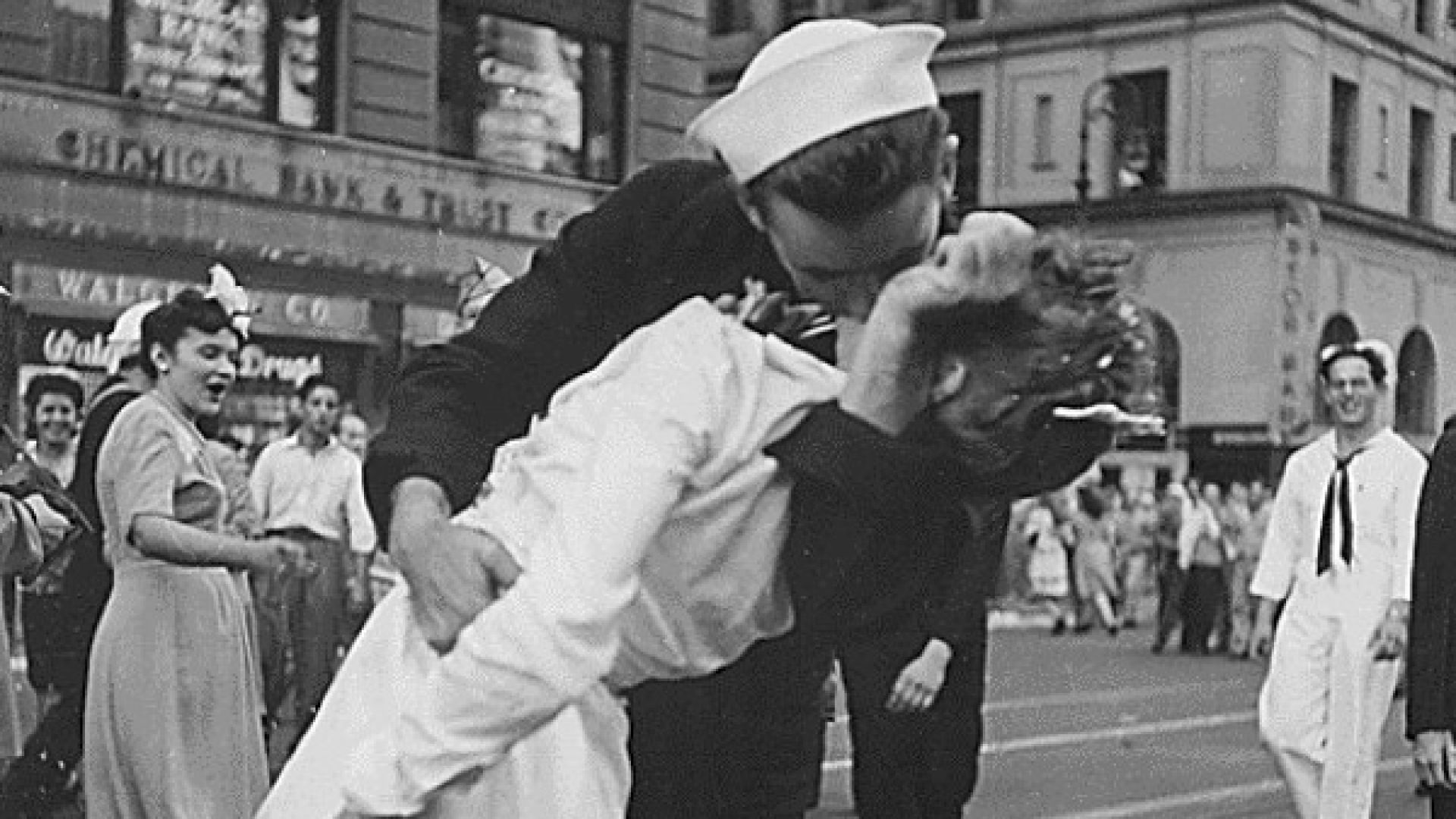 На 95 годишна възраст почина Джордж Мендоса прочул се със снимката