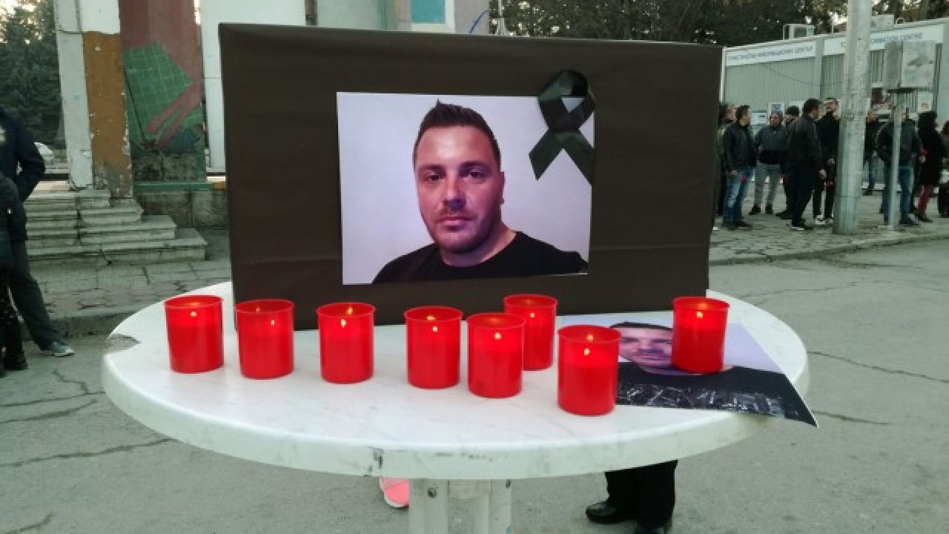 Бдение в памет на убития в Кюстендил Валери. Задържаният: "Ne sm ybiec"