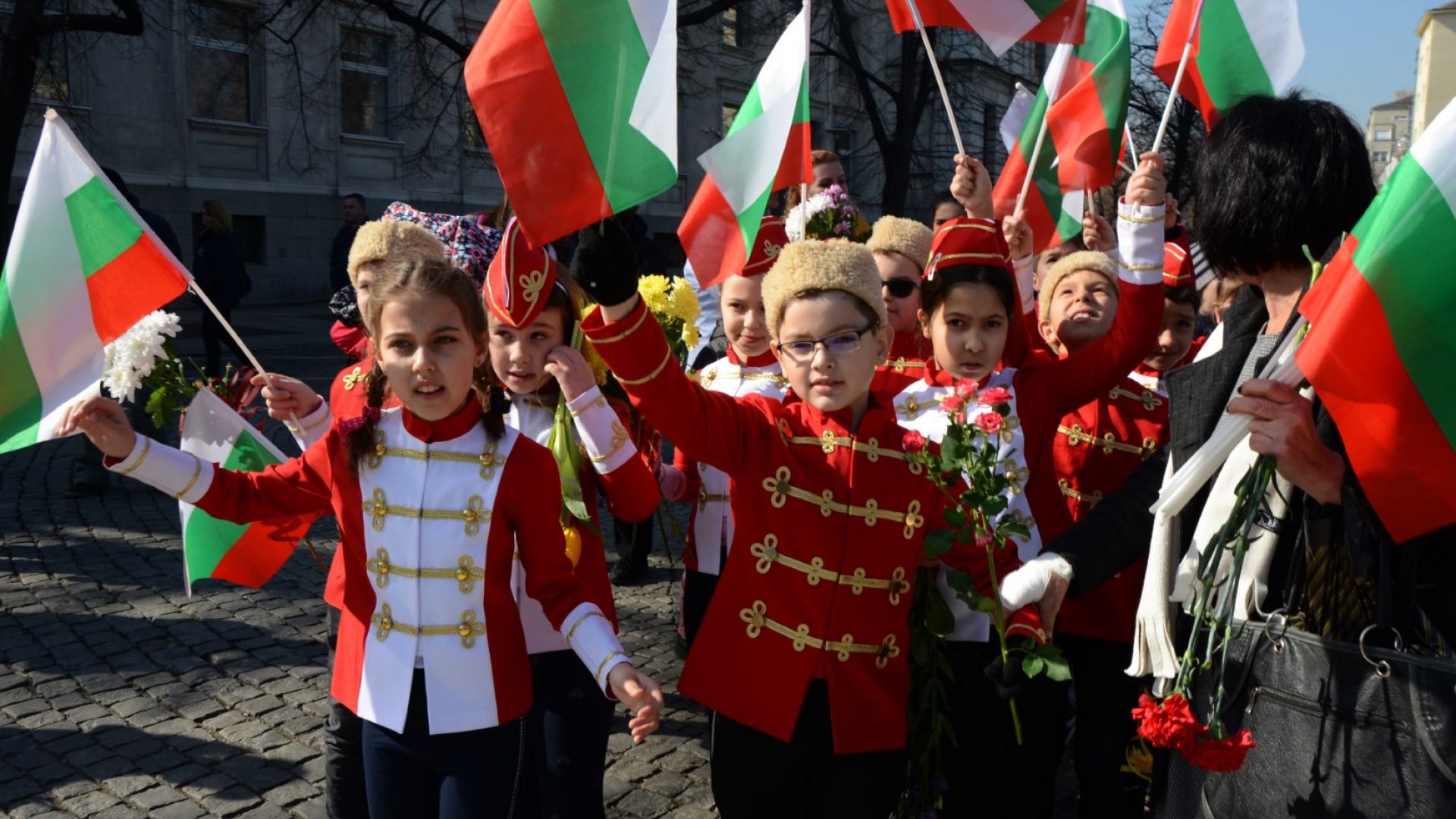 С възпоменателни прояви в цялата страна България отбелязва 146 тата годишнина