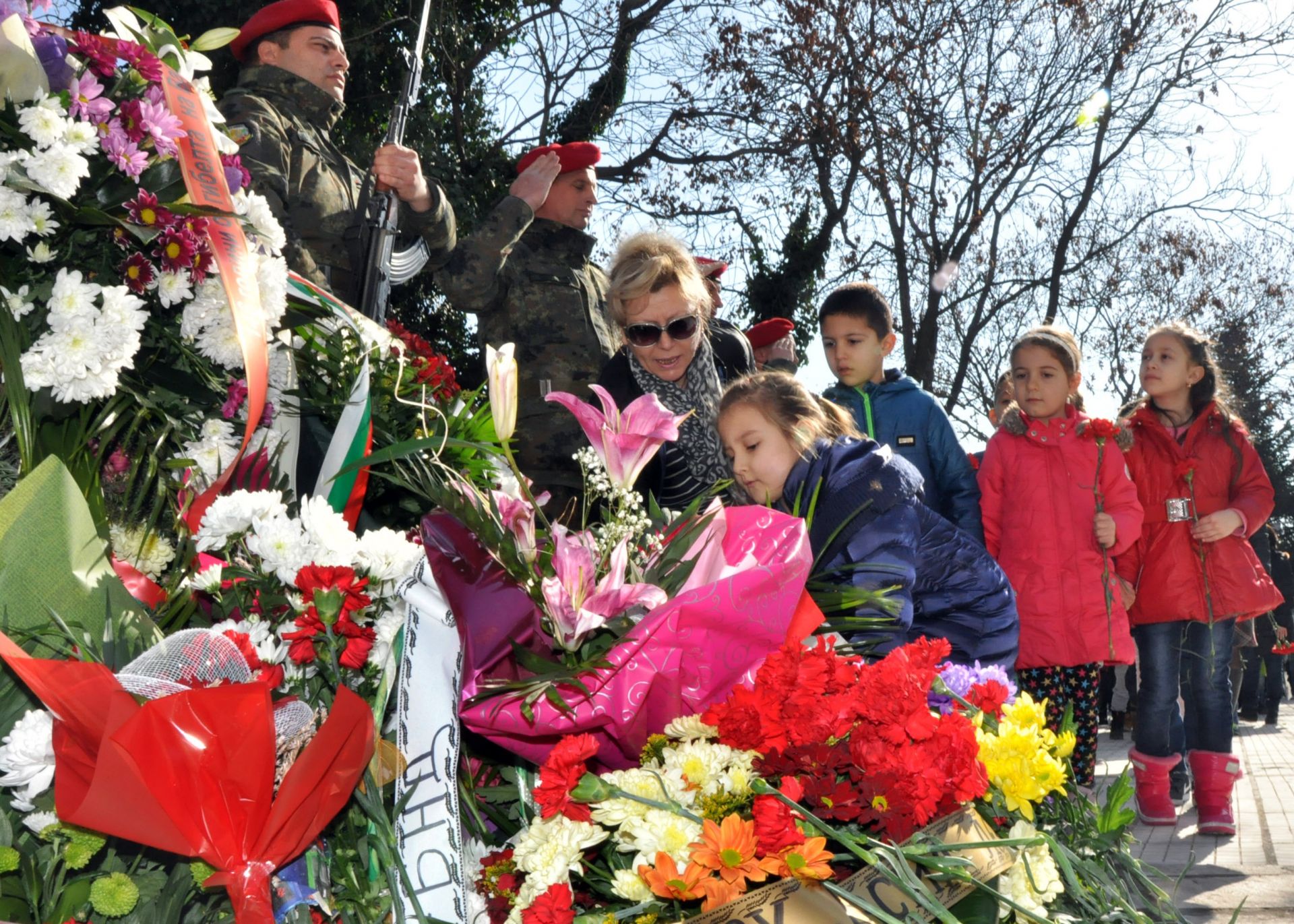  Хасковската общественост и воините от местния гарнизон, почетоха с поднасяне на венци и цветя 146-та годишнина от гибелта на Васил Левски
