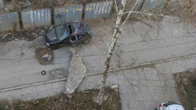  Огромен бетонен пай премаза кола в София (снимки) 
