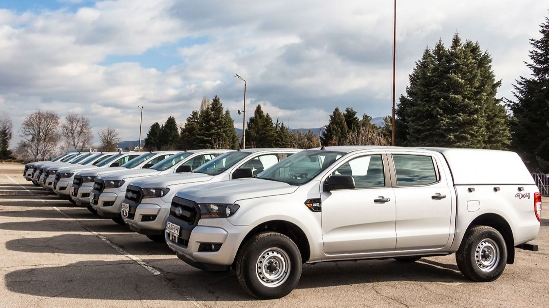 Ще пазим границата с високопроходими джипове Девет нови мобилни технически