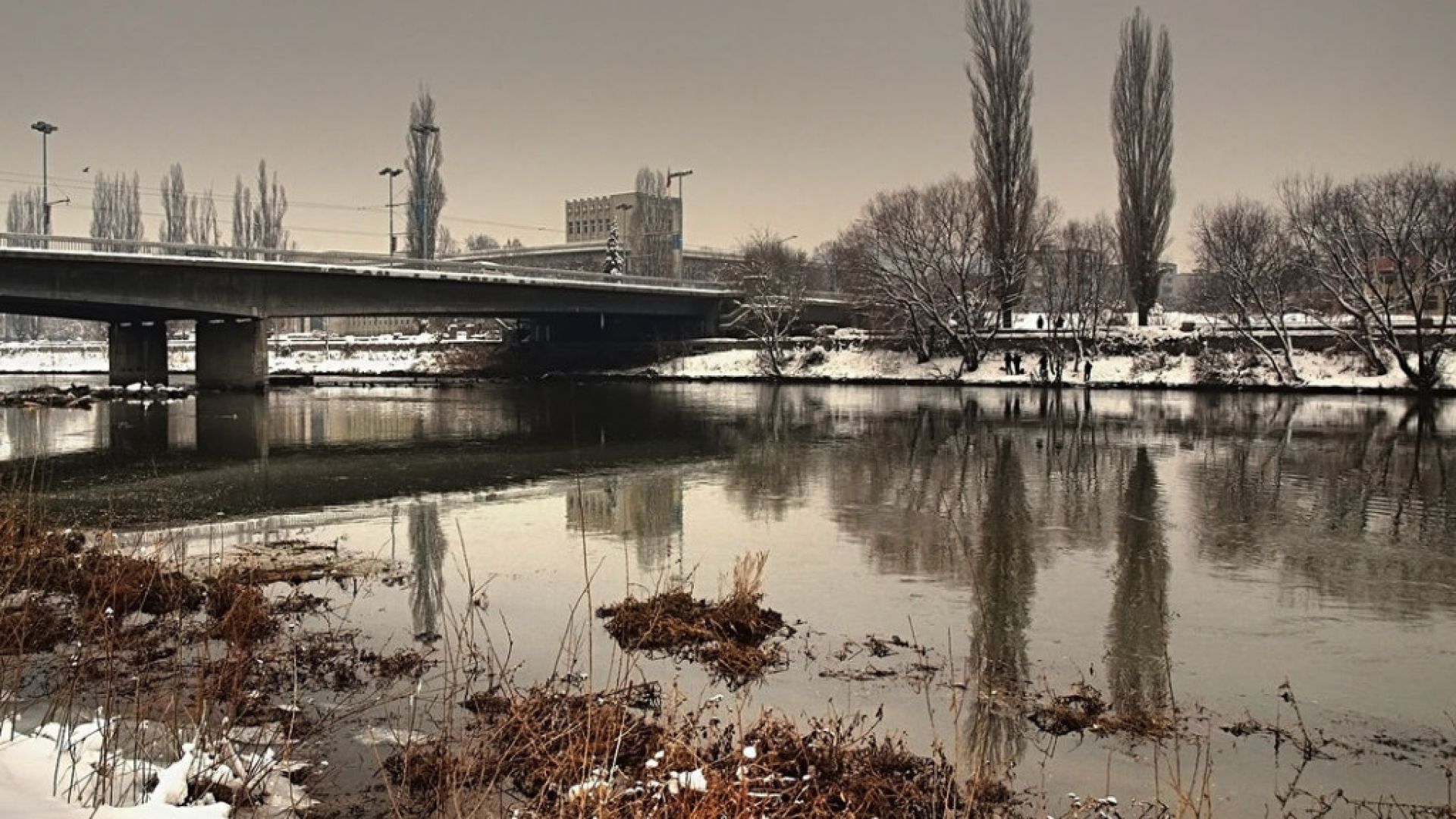 В Пловдив извадиха тяло на жена от река Марица съобщиха