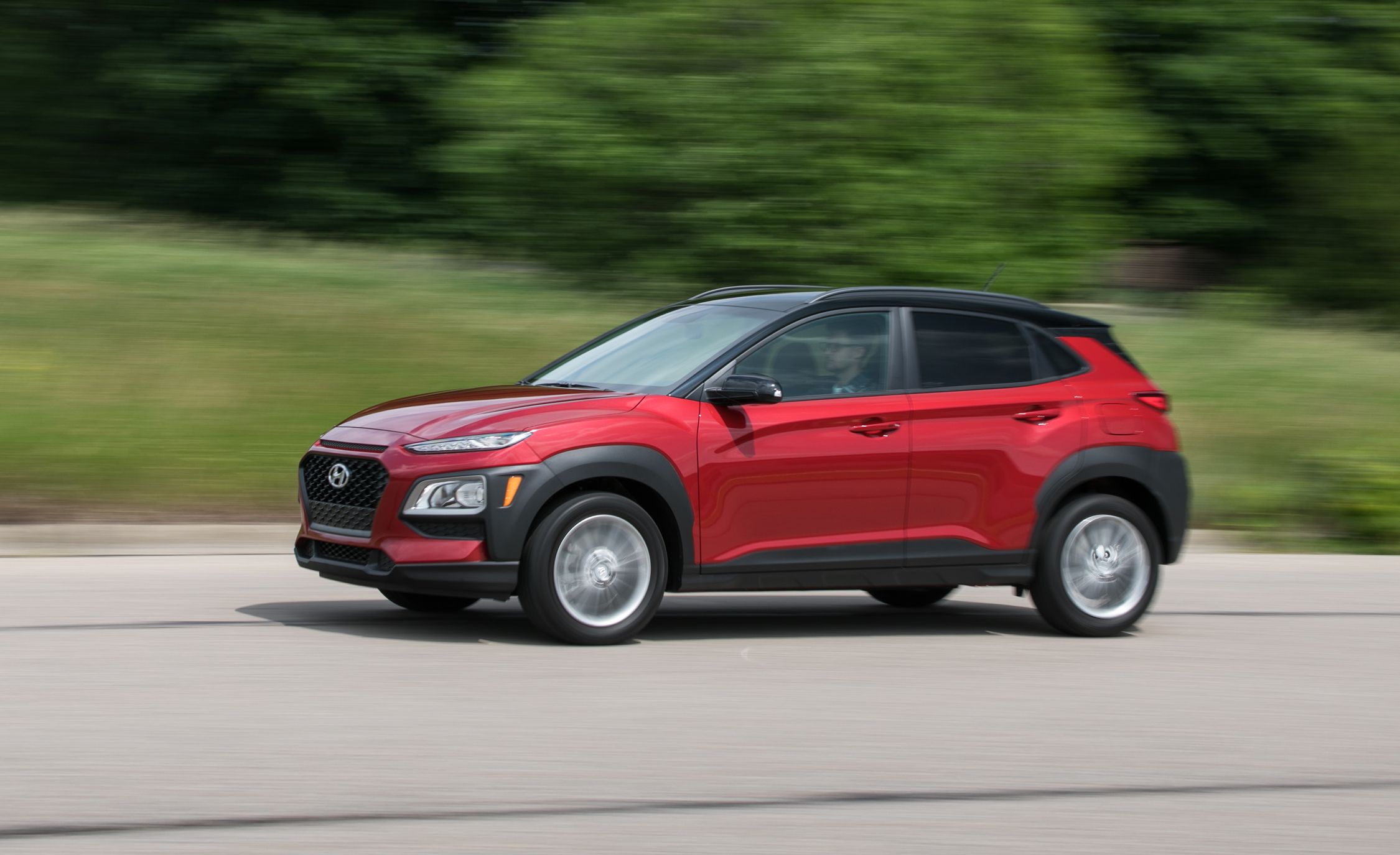 Hyundai пуска мини-SUV