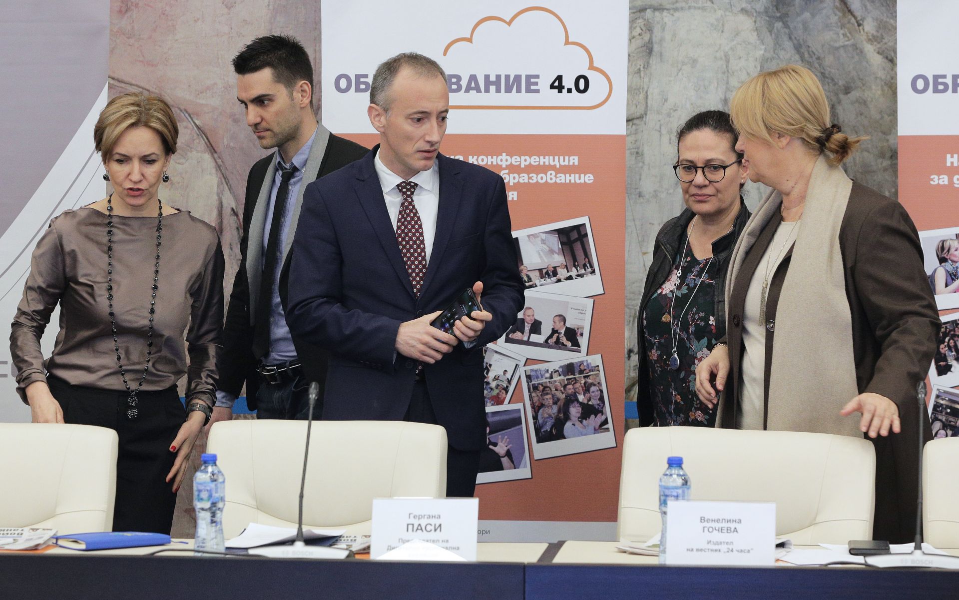 Министър Вълчев днес участва в  конференция за дигиталното образование