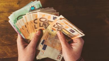 В Северна Македония плащаш в брой до 500 евро